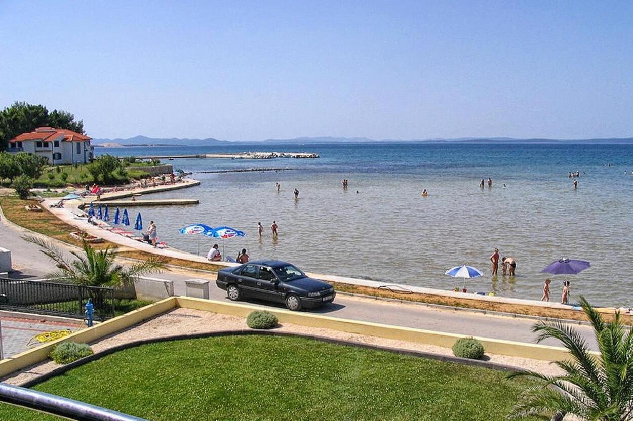 Apartments By The Sea Privlaka, Zadar - 14816 Kültér fotó