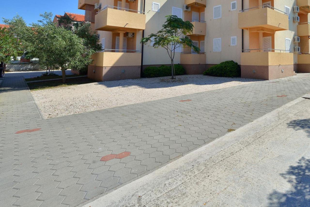 Apartments By The Sea Privlaka, Zadar - 14816 Kültér fotó